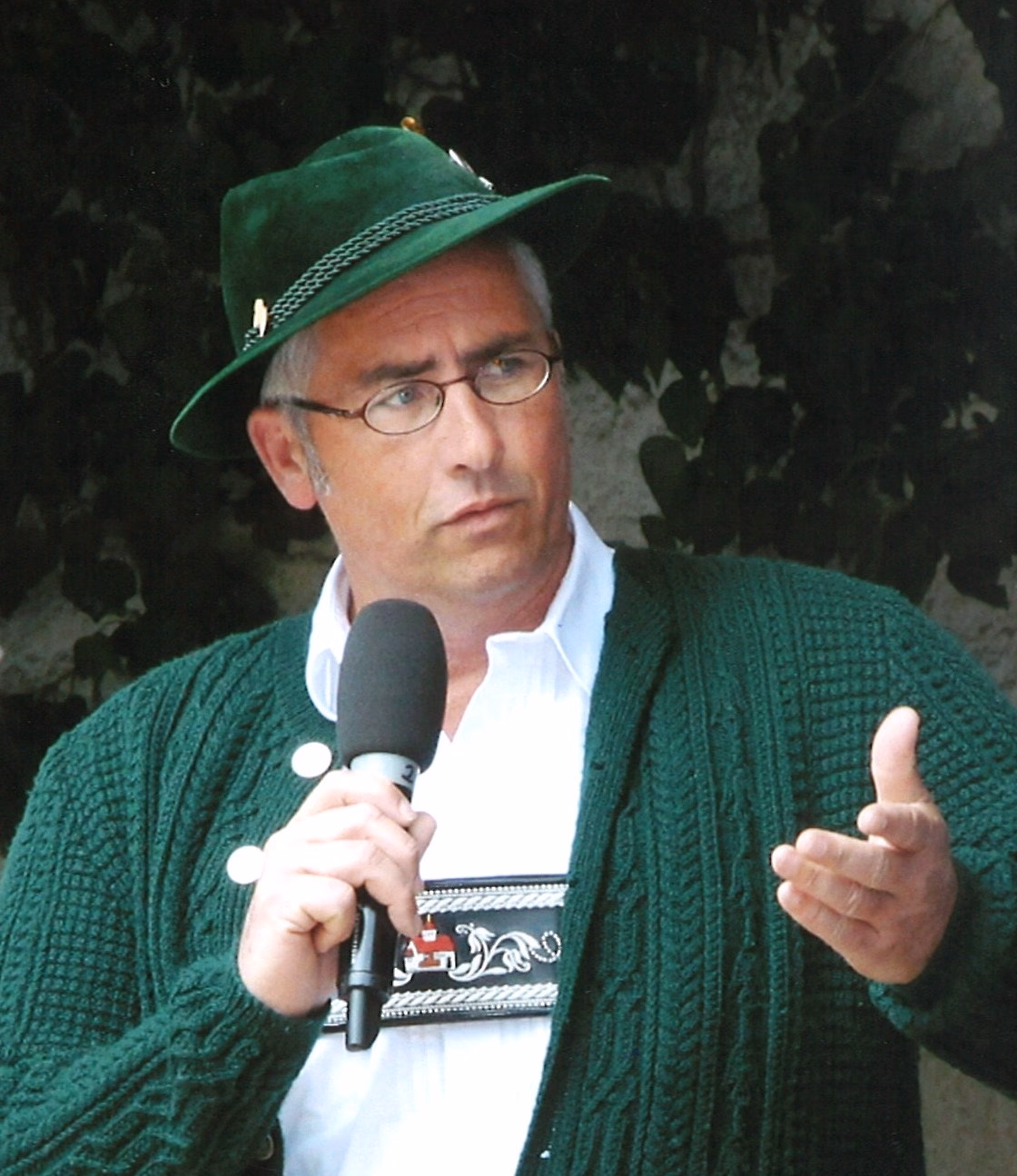 Peter Nagel · Porträt im Trachtenhut.